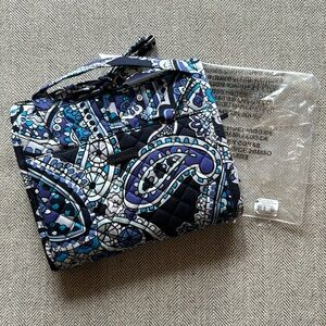NWT Vera Bradley Travel Case - Blue paisley